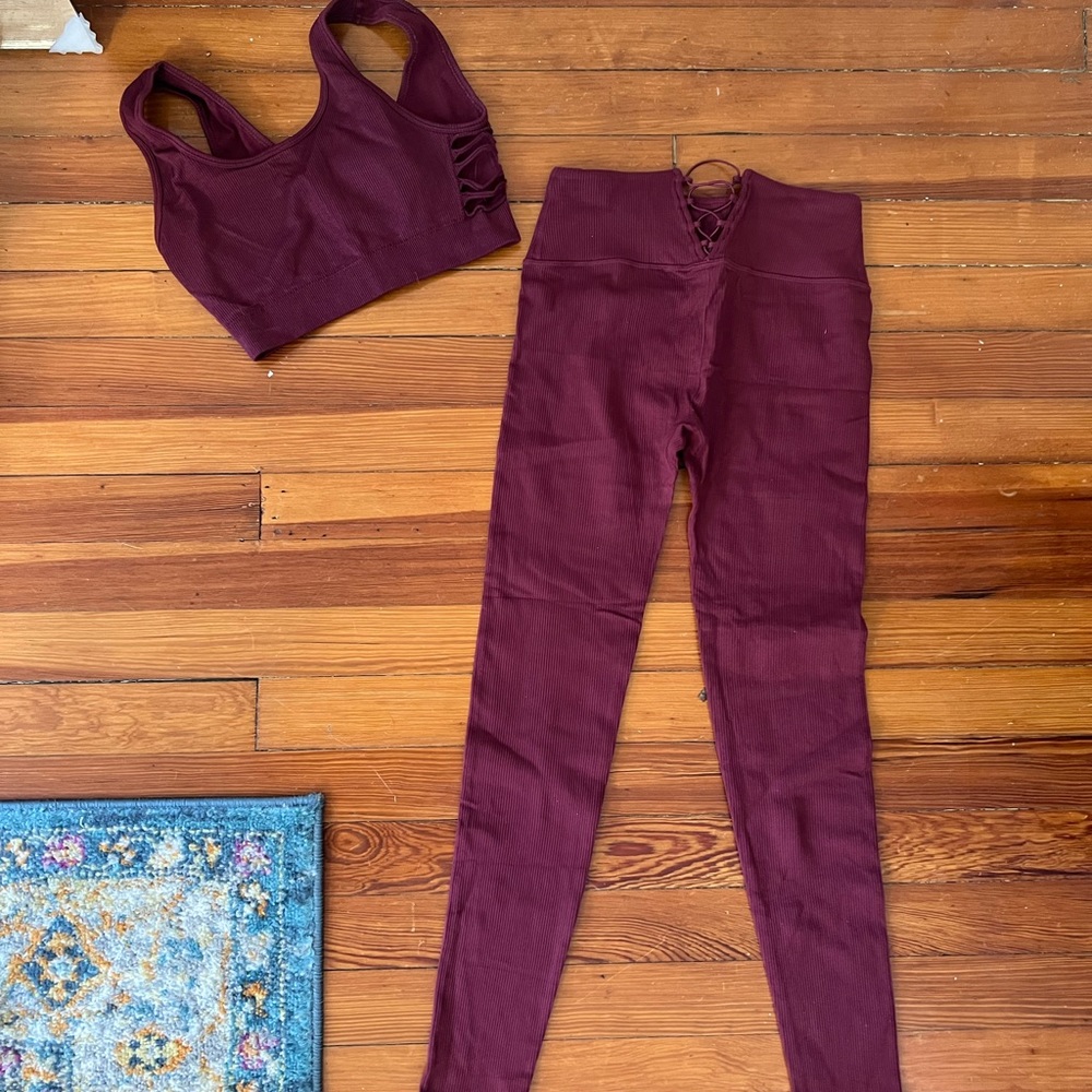 Matching ribbed Fabletics set - Picture 2 of 3